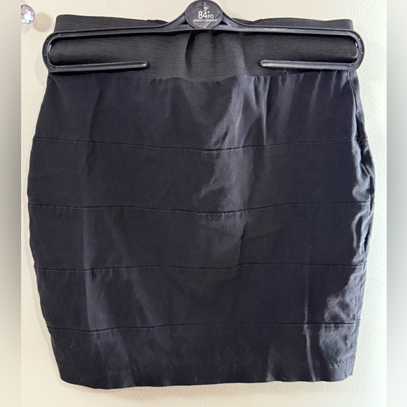 Black Ruched mini Skirt - Picture 2 of 3